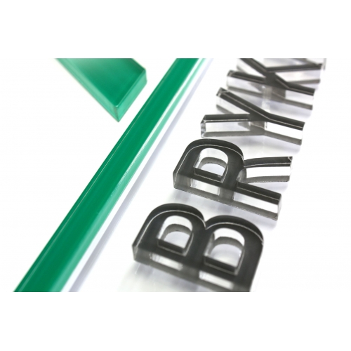 Tablica z logotypem